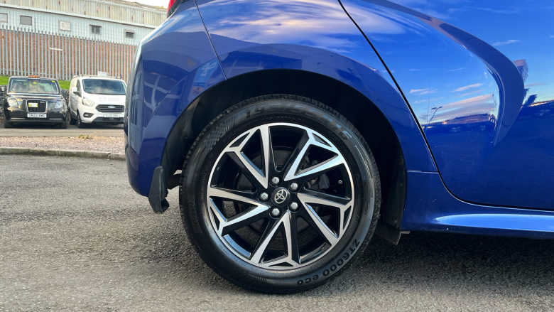 Toyota Yaris 1.5 Hybrid Design 5dr CVT [Panoramic Roof] Hybrid Hatchback